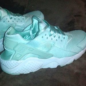 Nike Huarache Run SE